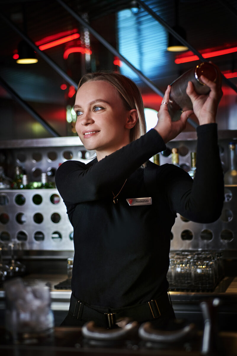 A bartender shakes a cocktail shaker at the Razzle Dazzle bar.
UK Photoshoot / Atlantis
Shoot Dates: Sept 27-30, 2021
Usage: Full Buyout
Goal: Food & Beverages
Deliverables: Retouched images, gifs, and videos TEAM
Photographer: Scott Grummett
https://www.scottgrummett.com
Agent: Terri Manduca
Food Stylist / AD: Elisa Merlo CD: Christian Schrader
Art Buyer / Producer: Kathy Boos